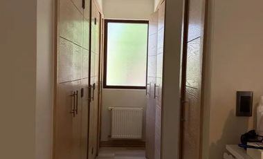 Casa en arriendo c/ estacionamiento en San Carlos de Apoquindo