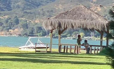 HERMOSA CASA  CON 38 MTS DE RIVERA LAGO,  EL ESTERO