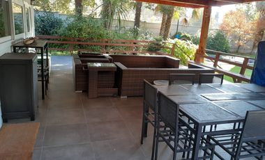 HERMOSA CASA  CON 38 MTS DE RIVERA LAGO,  EL ESTERO