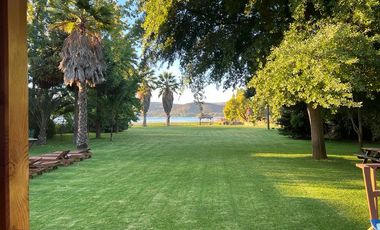 HERMOSA CASA  CON 38 MTS DE RIVERA LAGO,  EL ESTERO