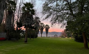 HERMOSA CASA  CON 38 MTS DE RIVERA LAGO,  EL ESTERO