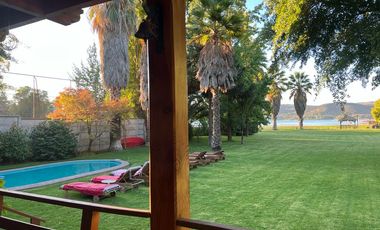 HERMOSA CASA  CON 38 MTS DE RIVERA LAGO,  EL ESTERO
