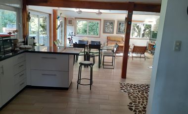 HERMOSA CASA  CON 38 MTS DE RIVERA LAGO,  EL ESTERO