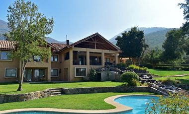 A SOLO 1 HORA DE SANTIAGO ESPECTACULAR CASA CAMPO