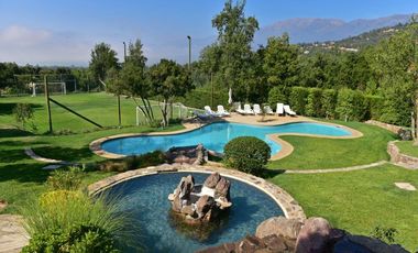 A SOLO 1 HORA DE SANTIAGO ESPECTACULAR CASA CAMPO