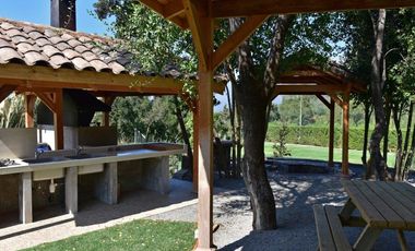 A SOLO 1 HORA DE SANTIAGO ESPECTACULAR CASA CAMPO