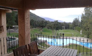 A SOLO 1 HORA DE SANTIAGO ESPECTACULAR CASA CAMPO