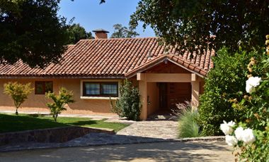 A SOLO 1 HORA DE SANTIAGO ESPECTACULAR CASA CAMPO