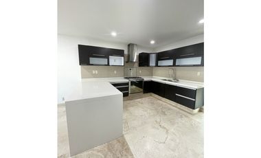 Casa sexta de lomas verdes