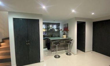 Casa amueblada con roof garden y amenidades en venta o renta en Residencial Ibiza, Metepec.