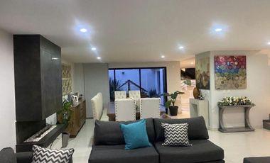 Casa amueblada con roof garden y amenidades en venta o renta en Residencial Ibiza, Metepec.