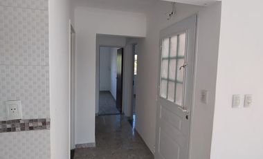 Casa 2 dormitorios con pileta - Punta chacra ( Roldan )