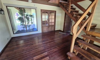 Casa en Arriendo en Av. Octavio Jara Wolf