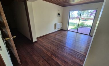 Casa en Arriendo en Av. Octavio Jara Wolf