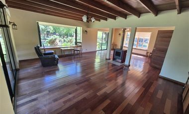 Casa en Arriendo en Av. Octavio Jara Wolf