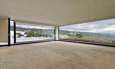 Arriendo - Espectacular Casa en Yerbabuena - Amplios Espacios y Diseño de Lujo