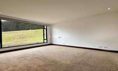 Arriendo - Espectacular Casa en Yerbabuena - Amplios Espacios y Diseño de Lujo