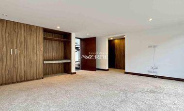 Arriendo - Espectacular Casa en Yerbabuena - Amplios Espacios y Diseño de Lujo