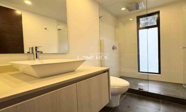 Arriendo - Espectacular Casa en Yerbabuena - Amplios Espacios y Diseño de Lujo