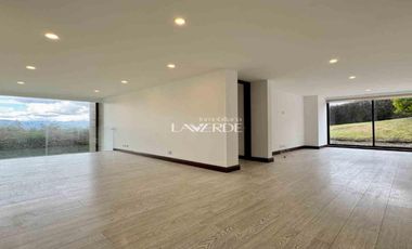 Arriendo - Espectacular Casa en Yerbabuena - Amplios Espacios y Diseño de Lujo