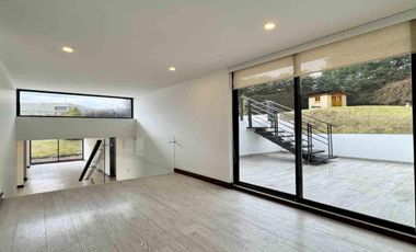 Arriendo - Espectacular Casa en Yerbabuena - Amplios Espacios y Diseño de Lujo