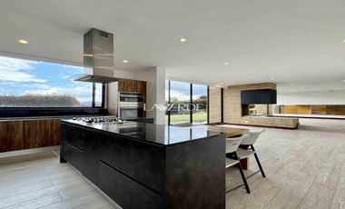 Arriendo - Espectacular Casa en Yerbabuena - Amplios Espacios y Diseño de Lujo