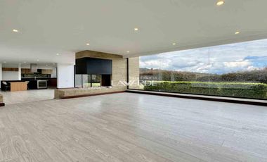 Arriendo - Espectacular Casa en Yerbabuena - Amplios Espacios y Diseño de Lujo