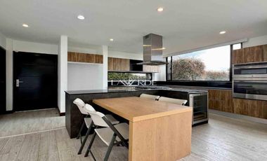 Arriendo - Espectacular Casa en Yerbabuena - Amplios Espacios y Diseño de Lujo