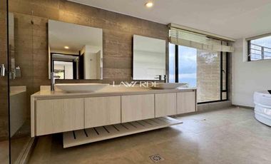 Arriendo - Espectacular Casa en Yerbabuena - Amplios Espacios y Diseño de Lujo