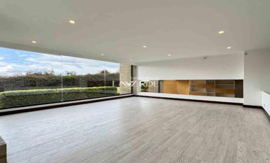 Arriendo - Espectacular Casa en Yerbabuena - Amplios Espacios y Diseño de Lujo