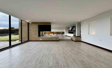 Arriendo - Espectacular Casa en Yerbabuena - Amplios Espacios y Diseño de Lujo