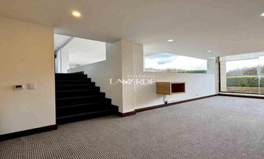 Arriendo - Espectacular Casa en Yerbabuena - Amplios Espacios y Diseño de Lujo