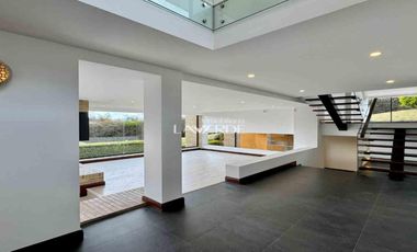 Arriendo - Espectacular Casa en Yerbabuena - Amplios Espacios y Diseño de Lujo