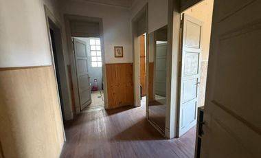 Casa sobre dos lotes de 3 ambientes con cochera y jardín - Wilde