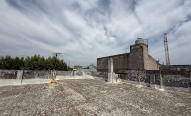 Casa sobre dos lotes de 3 ambientes con cochera y jardín - Wilde