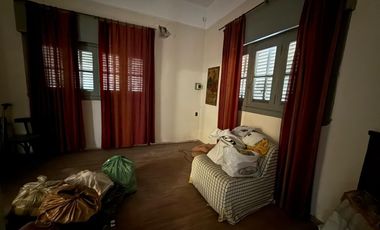 Casa sobre dos lotes de 3 ambientes con cochera y jardín - Wilde