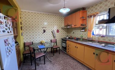 PH 5 AMB. EN 1ER PISO CON COCHERA