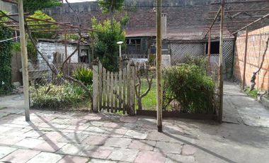 Casa  con lote de 8,66 x 46,5 con dos viviendas  - Sarandi