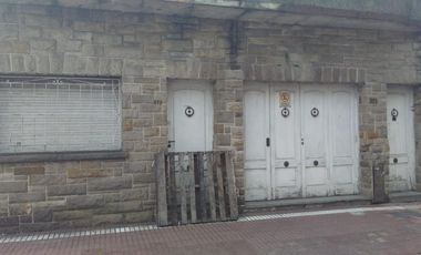 Casa  con lote de 8,66 x 46,5 con dos viviendas  - Sarandi