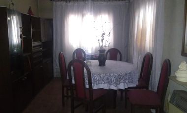 Casa  con lote de 8,66 x 46,5 con dos viviendas  - Sarandi