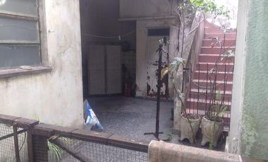 Casa  con lote de 8,66 x 46,5 con dos viviendas  - Sarandi