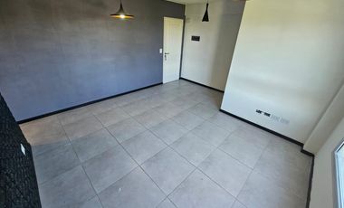 DEPARTAMENTO EN ALQUILER ITUZAINGO SUR - 2 AMBIENTES CON COCHERA