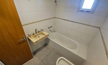 DEPARTAMENTO EN ALQUILER ITUZAINGO SUR - 2 AMBIENTES CON COCHERA