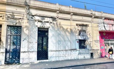 CASONA ANTIGUA FRENTE A LA ESTACION DE MARMOL