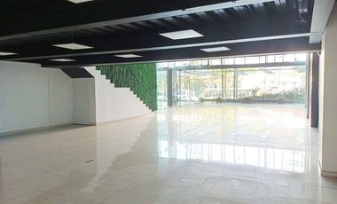 Renta Local a pie de calle en Santa Fe  (F)