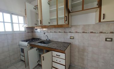 Departamento en  alquiler 3 ambientes con cochera