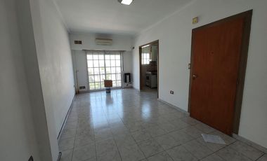 Departamento en  alquiler 3 ambientes con cochera