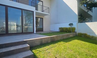 Casa en renta en Bosque Real en una privada!!!!! Super oportunidad (F)