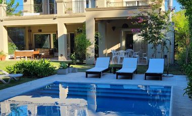 Casa con 3 dormitorios en alquiler anual en Santa Bárbara