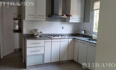 Casa con 3 dormitorios en alquiler anual en Santa Bárbara